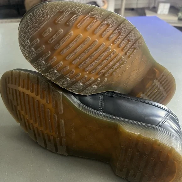 Dr. Martens Adrian Black Leather with gold bridle detail. Men’s size 11 - Picture 3 of 5